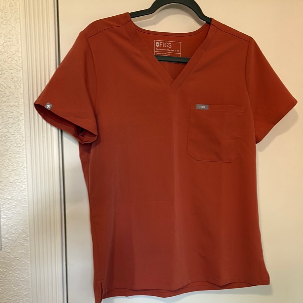 Figs Women’s Catarina Short Sleeve Scrub top in lighter Rust color.